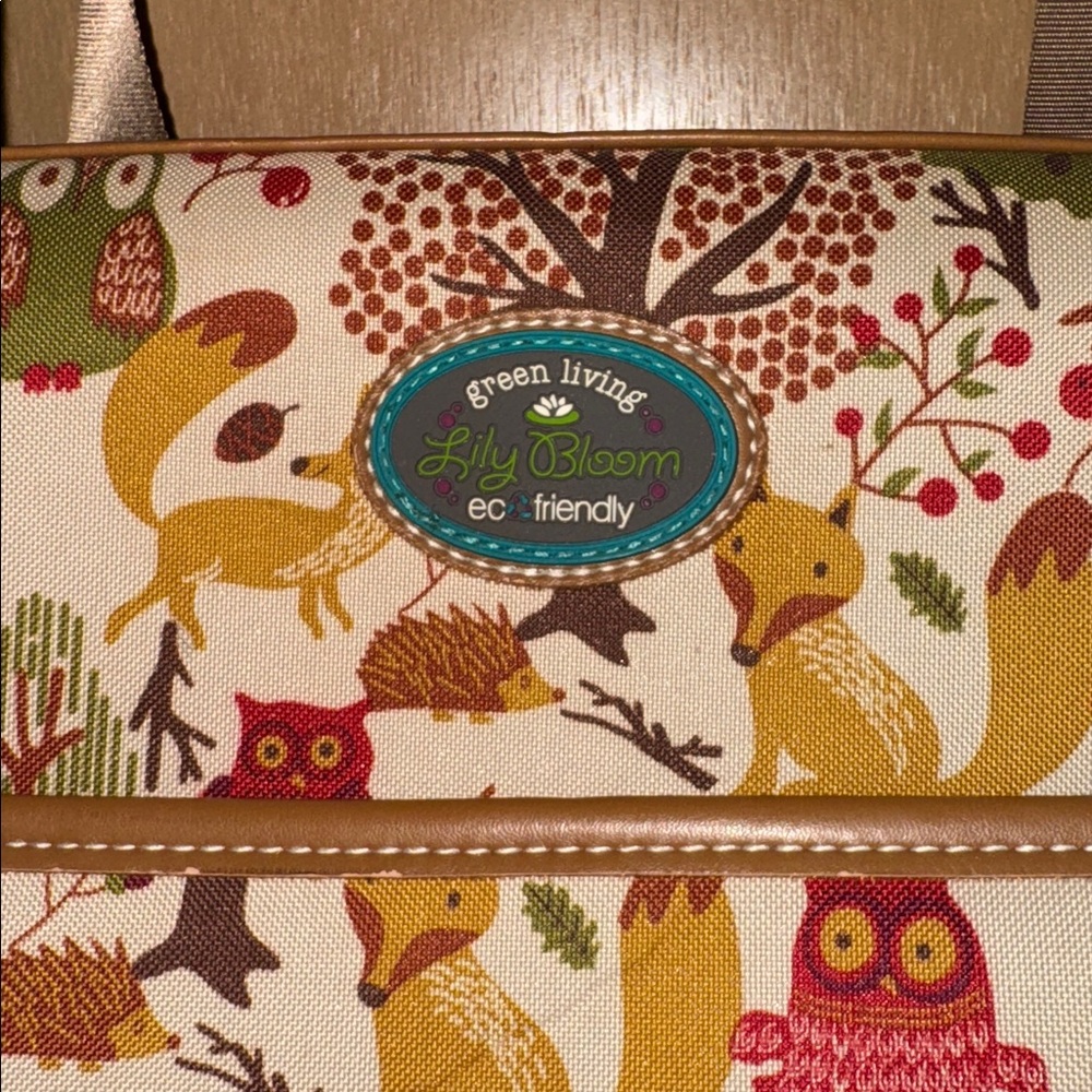 Lily Bloom Rolling Travel Bag in New Condition! - Picture 2 of 8